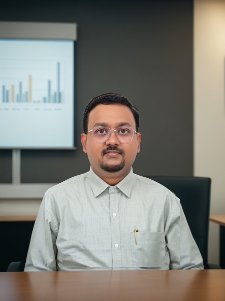 Melvin C Varghese at a meeting room as a freelance digital marketing consultant in Kochi Kerala